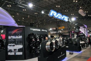 オートサロン2016「レイズ」が誇る超剛性ホイールがさらに進化