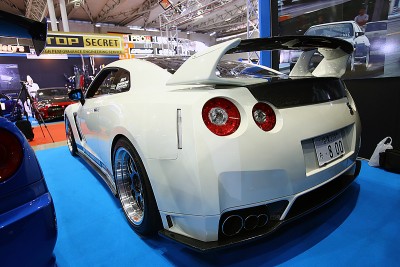 ブーストアップ仕様のR35GT-R。ボンネットとトランクはトップシークレットのカーボン製に換装