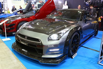 大型リップスポイラーを装着しているR35にピッタリ