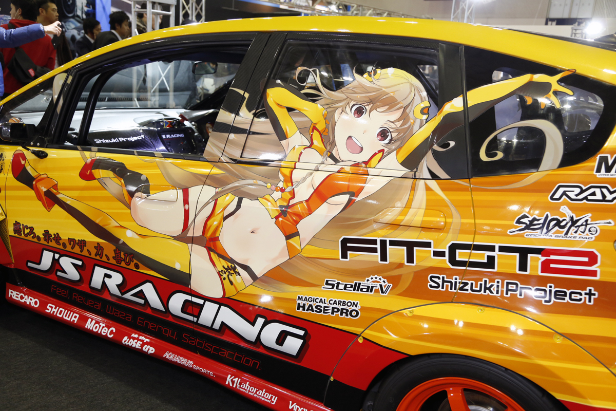 がくじん様　S (シェ) オートサロン2016「J'sレーシング」阪上霜月フィットの意味とは | AUTO