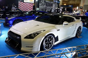 大阪オートメッセ「フェニックスパワー」強烈R35GT-R3台の合計出力は3000馬力超！