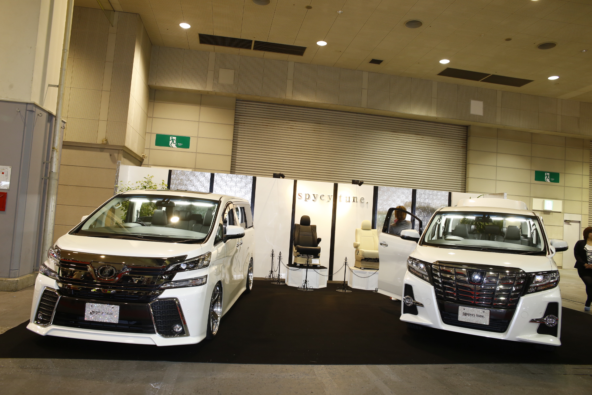 純正本革よりハンパない スパイシーチューン シートカバーマジックがすごい！「大阪オートメッセ」 | AUTO MESSE WEB（オートメッセウェブ）  〜クルマを文化する 〜