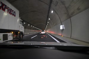 東京〜大阪往復1200km弾丸ドライブに最適なクルマとは