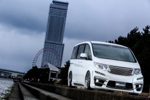 LEDを投入でRPステップワゴンがスポーティなフェイスに変身