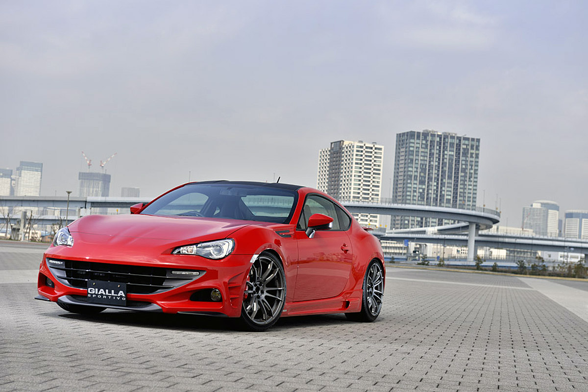 赤いエアロダイナミック車体パーツ ダイナミックフォルムを演出する「ジアラ」86 & BRZ用エアロパーツ