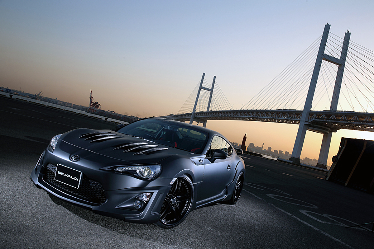 トヨタ86に圧倒的な存在感を与える「WALD」スポーツライン | AUTO