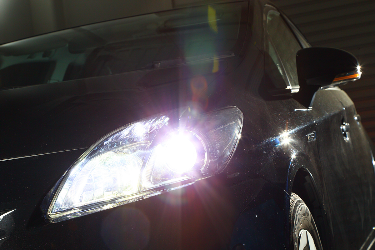 DIY】ハロゲンバルブ交換と同感覚でヘッドライトを「LED化」 | AUTO