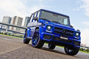 フルラッピングで「G63」をど派手なキャンディブルーに大変身