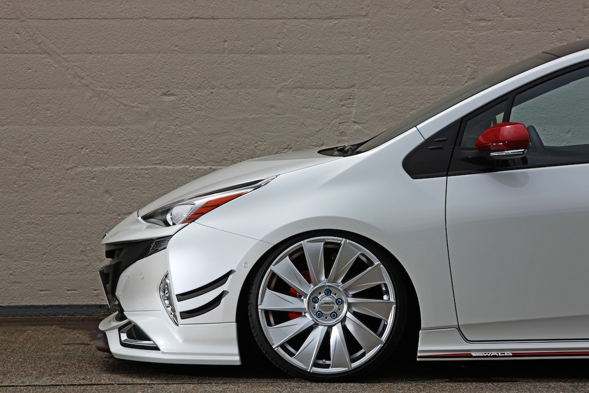 WALDが提案する50プリウス 『正統派スポーツ』 | AUTO MESSE WEB 