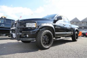 ブロックタイヤと車高アップでワイルドさ満点のハイリフト【スーパーアメリカンフェスティバル2016】