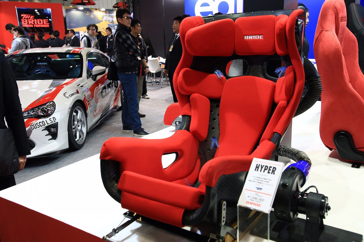 お値段1万円 世界最軽量レーシングシート 東京オートサロン16 Auto Messe Web カスタム アウトドア 福祉車両 モータースポーツなどのカーライフ情報が満載