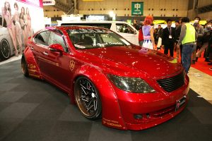 極低＆ワイド「LS460」とスピンドルフェイス「ハイエース」【東京オートサロン2017】