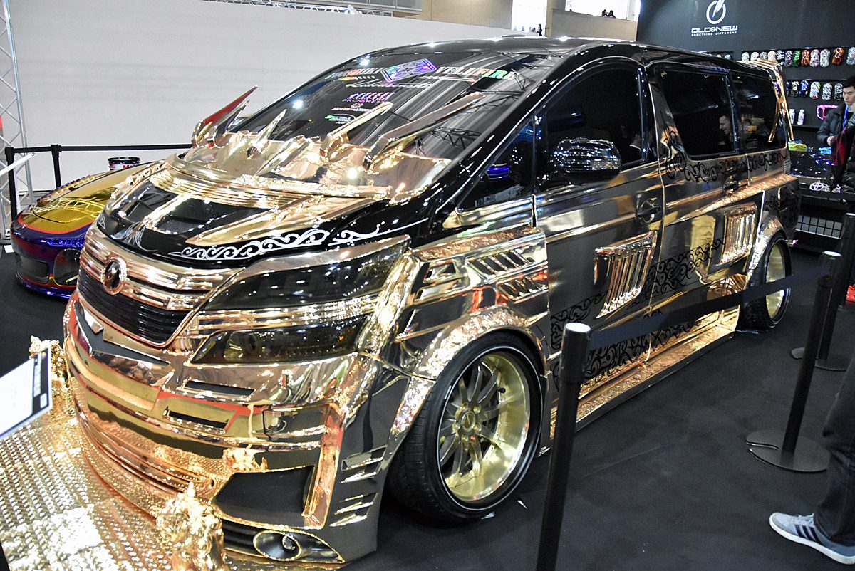 東京オートサロン17 耐久性に優れたメッキ塗装 金ピカ ヴェルファイア Auto Messe Web カスタム アウトドア 福祉車両 モータースポーツなどのカーライフ情報が満載