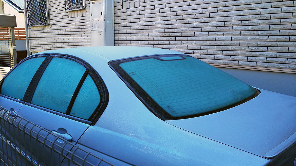 フロントガラスが割れる 寒い日のデフロスター使用は要注意 Auto Messe Web カスタム アウトドア 福祉車両 モータースポーツなどのカーライフ情報が満載