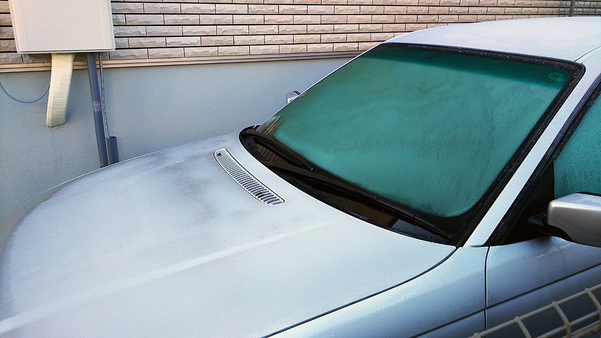 フロントガラスが割れる 寒い日のデフロスター使用は要注意 Auto Messe Web カスタム アウトドア 福祉車両 モータースポーツなどのカーライフ情報が満載