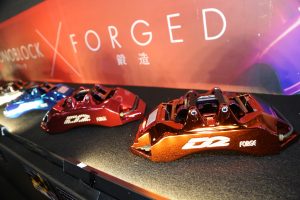 【大阪オートメッセ2017】塗装でメッキの輝き！ 「D2」ブレーキキャリパーに新色