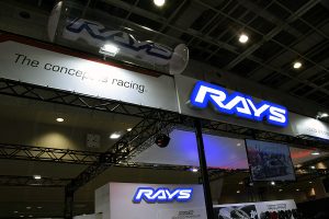 【大阪オートメッセ2017】RAYSが稀少な左右非対称デザインホイールをリリース