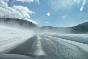 【知ってまっか】冬こそタイヤの空気圧を高めに