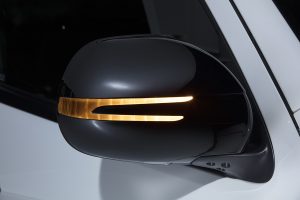 ハイエース用「流れるLEDウインカー付き」ドアミラーカバー