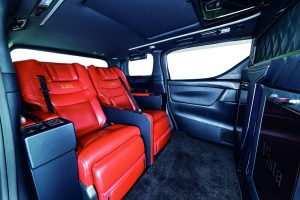 マイバッハより快適!?1680万円のアルファード・超豪華リムジン仕様とは