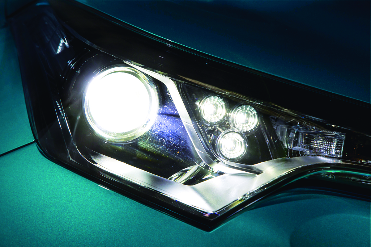 C-HR専用設計のLEDヘッドライトバルブが登場【スマート】 | AUTO