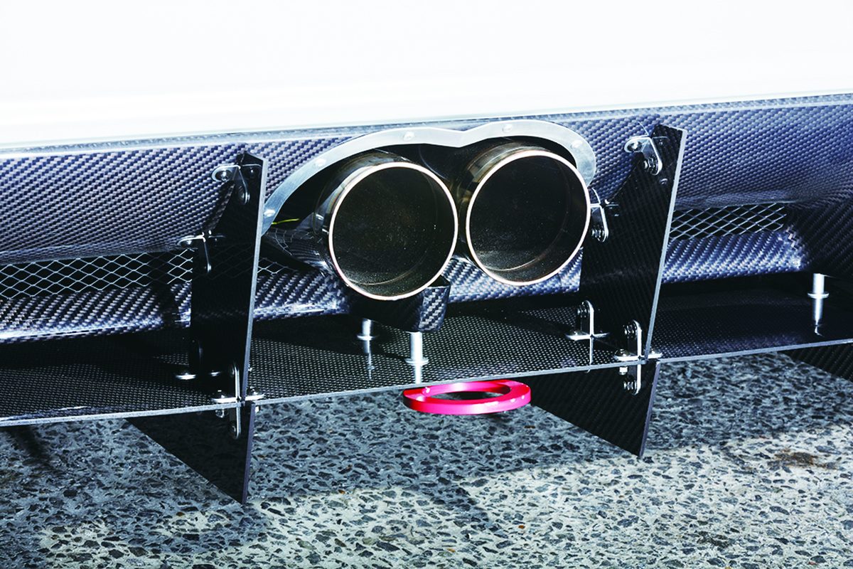 ハイエース、カーボン、エムテクノ