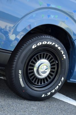 オバフェン付きのマッシブな「カラーボム」や、ウッド調ドアパネル付きの「アメリカンクラシック」といった、95プラドベースのリノカも展示販売。リノカのウェブサイトでは、装備品や色を自由に切り替えできるシミュレーションも展開中。