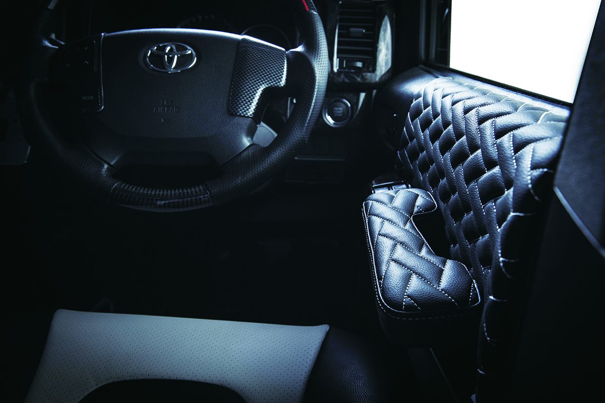 アームレスト、ハイエース、ランボ、疲れないアームレスト、ハイエーススタイル、ランボ