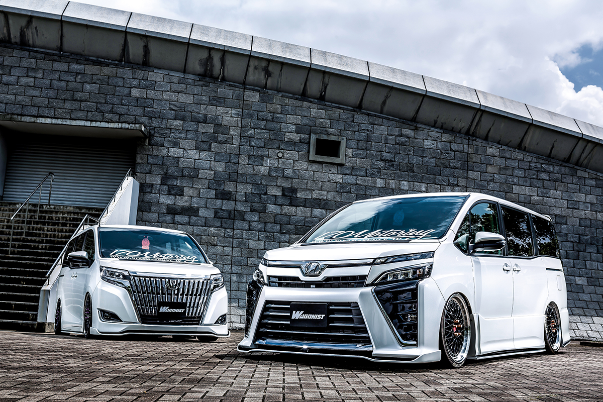 後期ヴォクシー&エスクァイアへ一番乗り！「シックスセンス」はフラップスタイルを提案！ | AUTO MESSE WEB（オートメッセウェブ）  ～カスタム・アウトドア・福祉車両・モータースポーツなどのカーライフ情報が満載～