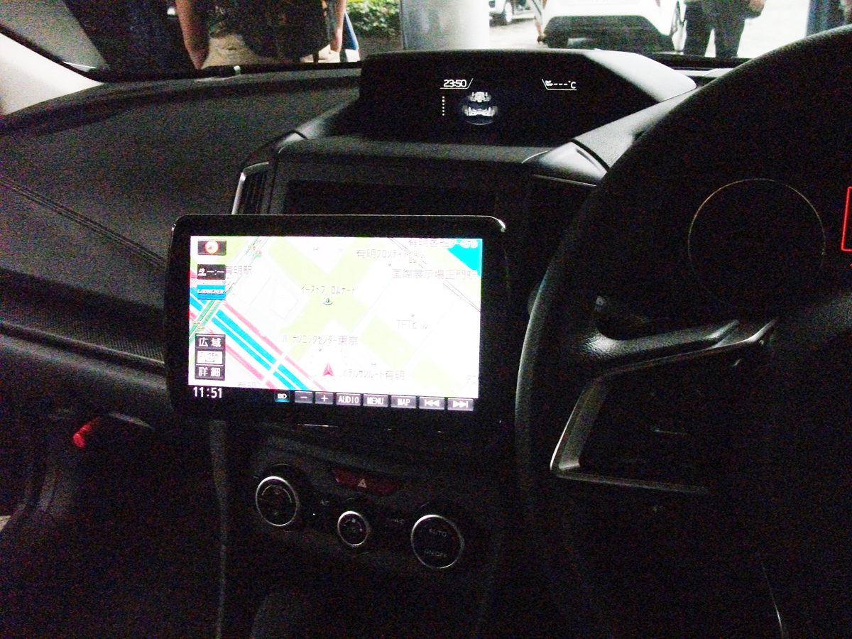 2DINスペースに入る9Vモニター新型ナビ『ストラーダF1X』発売