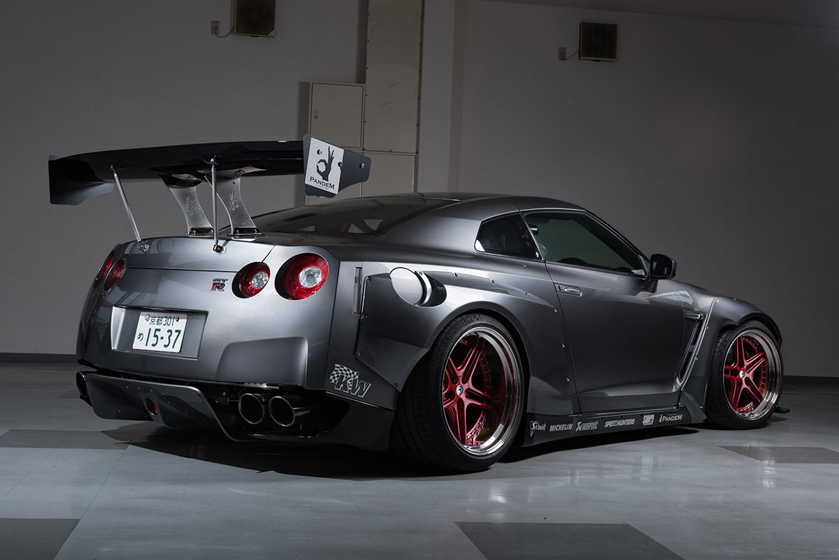 R35 GT-R WIDE BODY オーバーフェンダー LB WORKS PANDEM