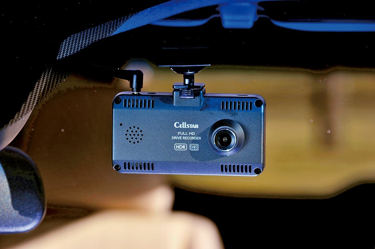 18年に買うべきドライブレコーダー9選 室内も鮮明に撮影するドライブレコーダーは長期保証も魅力 Cellstar Auto Messe Web カスタム アウトドア 福祉車両 モータースポーツなどのカーライフ情報が満載