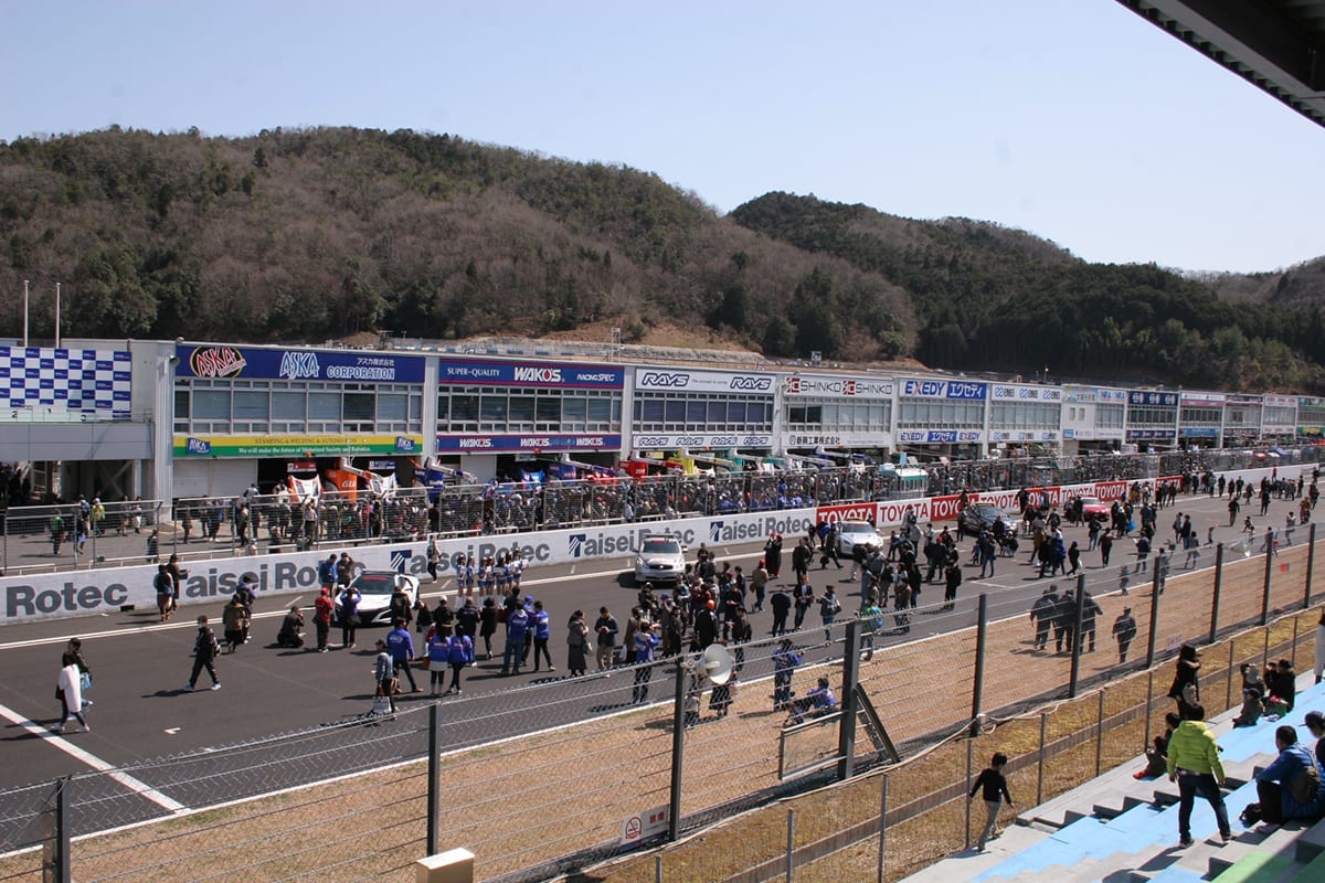 Super Gtマシンが大激走 モータースポーツのエンターテイメント が岡山県で開催 Auto Messe Web カスタム アウトドア 福祉車両 モータースポーツなどのカーライフ情報が満載