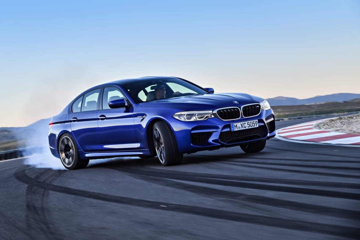 NEW BMW M5、純正、タイヤ、銘柄、ADVAN、V105