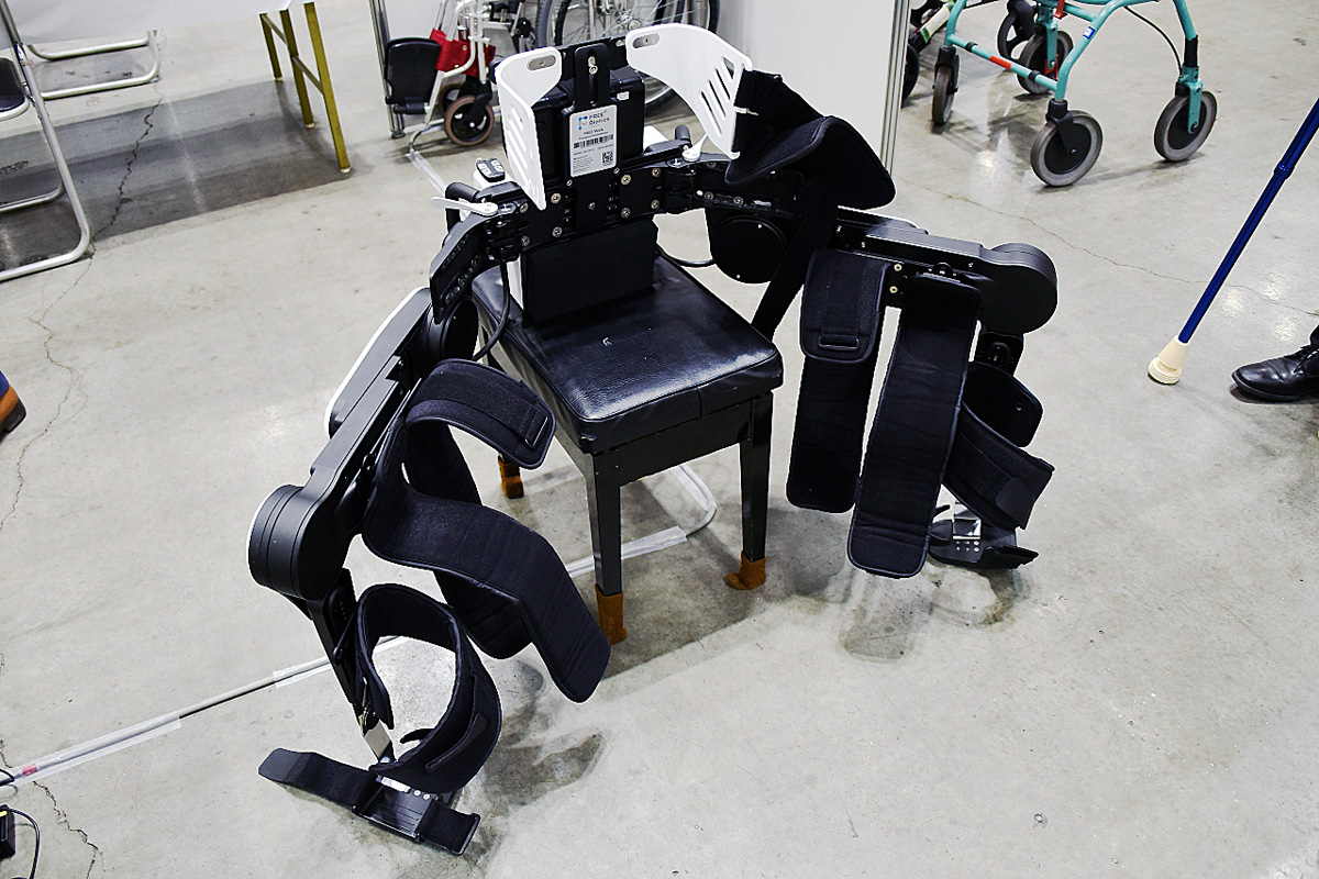 脊髄損傷者が再び自らの足で歩ける！歩行支援ロボットの進化が