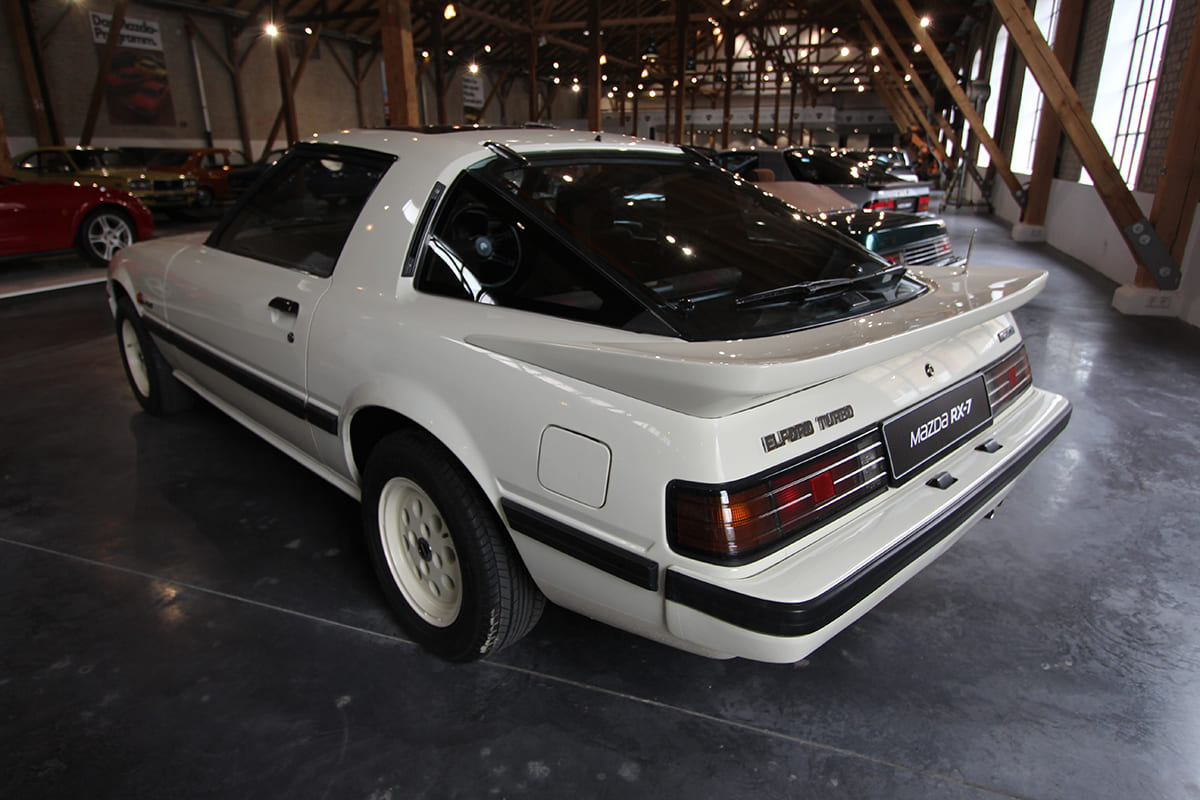 Mazda Rx 7 Sa22c ロータリー エンジンを世に知らしめた初代モデル 画像10 Auto Messe Web カスタム アウトドア 福祉車両 モータースポーツなどのカーライフ情報が満載