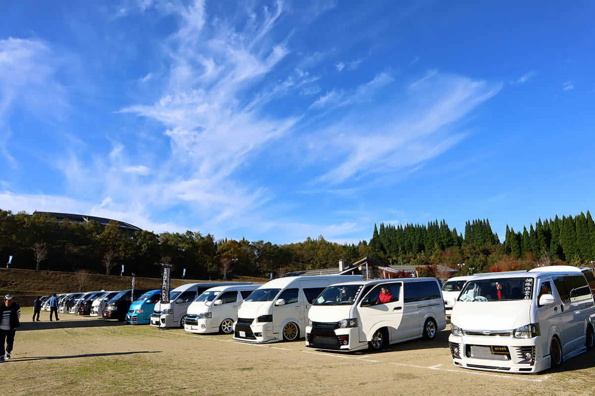 ハイエーススタイルミーティング In 九州 60台以上のカスタム車が秋の熊本を彩る Auto Messe Web カスタム アウトドア 福祉 車両 モータースポーツなどのカーライフ情報が満載