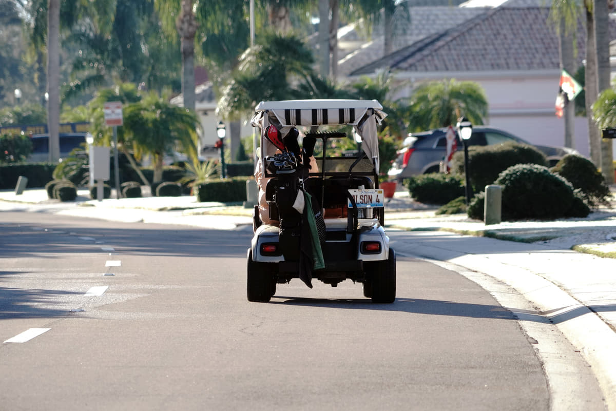 ゴルフカートが公道を走る アメリカの高齢者タウンで見た意外なモビリティ事情 Auto Messe Web カスタム アウトドア 福祉車両 モータースポーツなどのカーライフ情報が満載