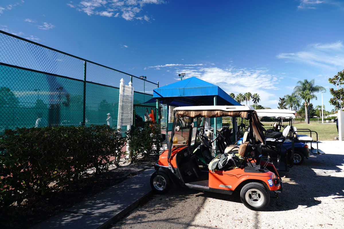 ゴルフカートが公道を走る アメリカの高齢者タウンで見た意外なモビリティ事情 Auto Messe Web カスタム アウトドア 福祉車両 モータースポーツなどのカーライフ情報が満載