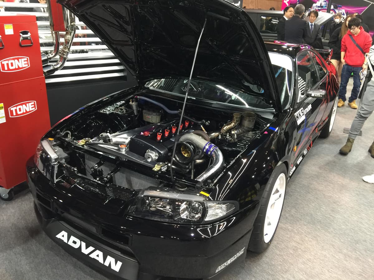 日産スカイラインGT-Rは未だ現役！新作エンジン系パーツをHKSが