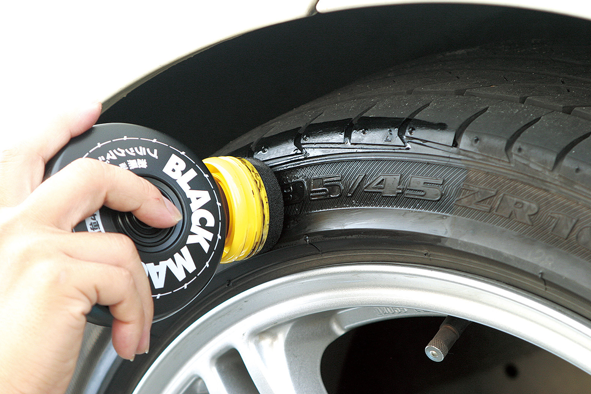 画像ギャラリー タイヤワックスの 水性と油性 はどう違う タイヤの寿命を左右することも 画像2 Auto Messe Web カスタム アウトドア 福祉車両 モータースポーツなどのカーライフ情報が満載