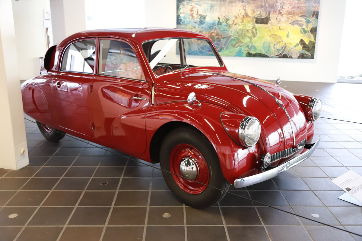 不人気車でもビックリ価格！ クラシックカーが世界中で高騰している