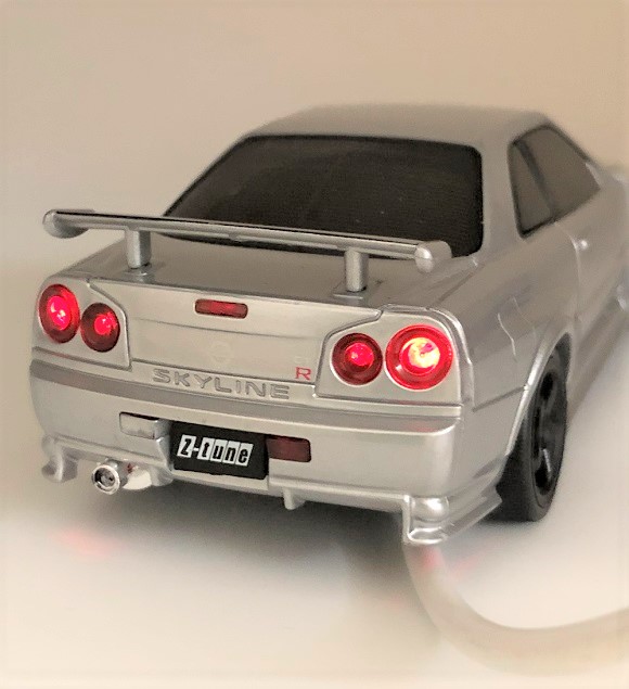 名車「R34型 日産スカイラインGT-R」のモバイルバッテリーが令和