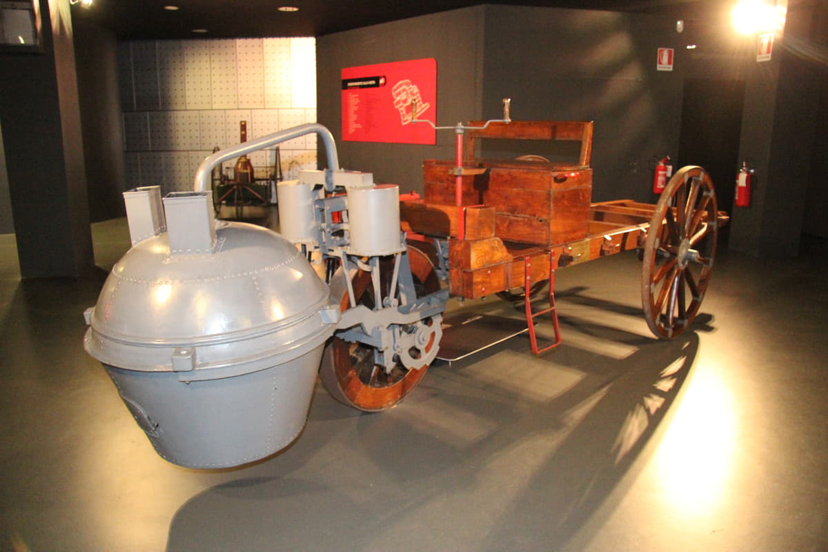 自動車博物館巡りで見つけた 世界初 前輪駆動車第1号は大砲運搬車 Auto Messe Web カスタム アウトドア 福祉車両 モータースポーツなどのカーライフ情報が満載