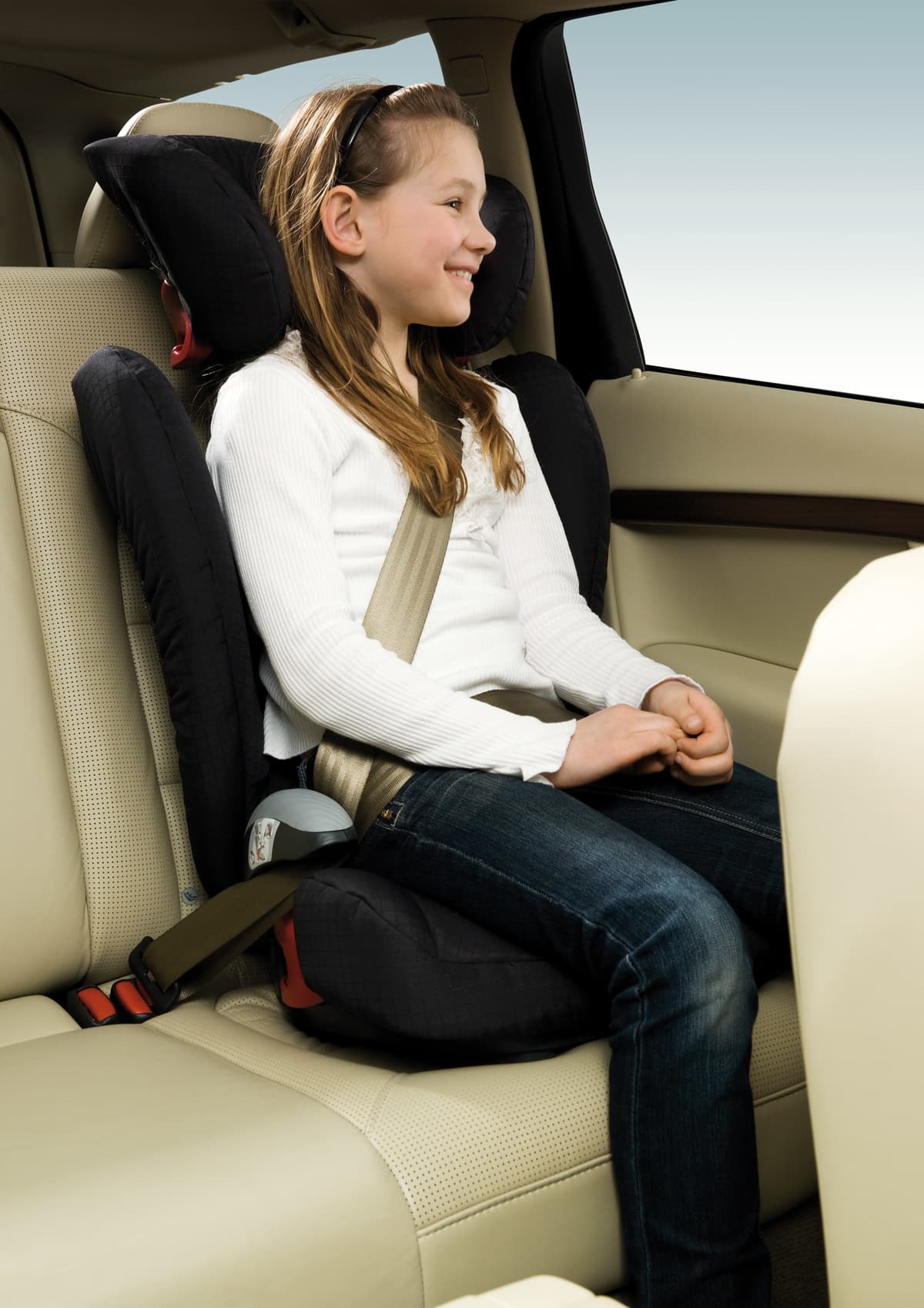 Booster Seat With Backrest Child Safety Auto Messe Web カスタム アウトドア 福祉車両 モータースポーツなどのカーライフ情報が満載