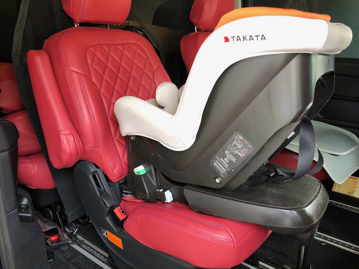 チャイルドシートの固定がラクにできる「ISOFIX（アイソフィックス