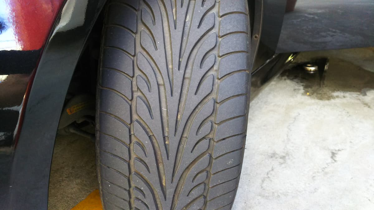 溝の深さだけでは語れない！自動車用タイヤの消費期限とは | AUTO