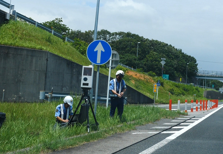 古いレーダー探知機では役立たず！ 速度違反取り締まりの常識が新ステージへ | AUTO MESSE WEB（オートメッセウェブ）  ～カスタム・アウトドア・福祉車両・モータースポーツなどのカーライフ情報が満載～