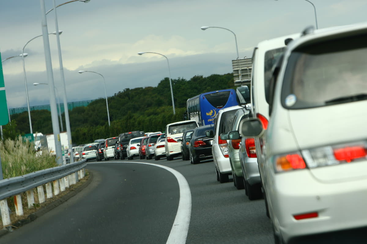 警察に聞く 高速道路の出口渋滞 走行車線に並ぶべき 路肩に並ぶべき Auto Messe Web カスタム アウトドア 福祉車両 モータースポーツなどのカーライフ情報が満載