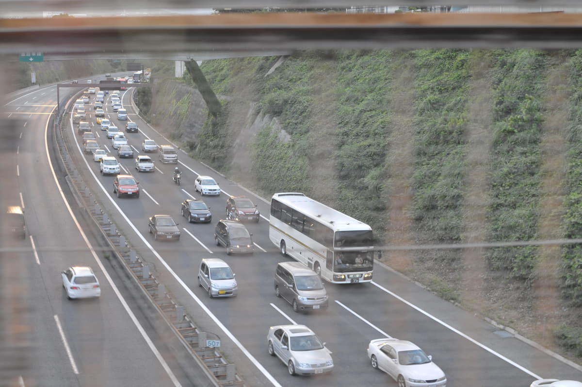 警察に聞く 高速道路の出口渋滞 走行車線に並ぶべき 路肩に並ぶべき Auto Messe Web カスタム アウトドア 福祉車両 モータースポーツなどのカーライフ情報が満載